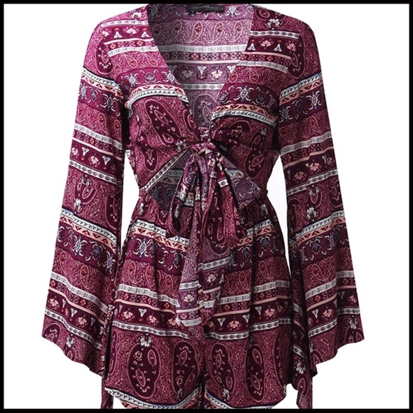 Keyhole Romper - Picture 2 of 8